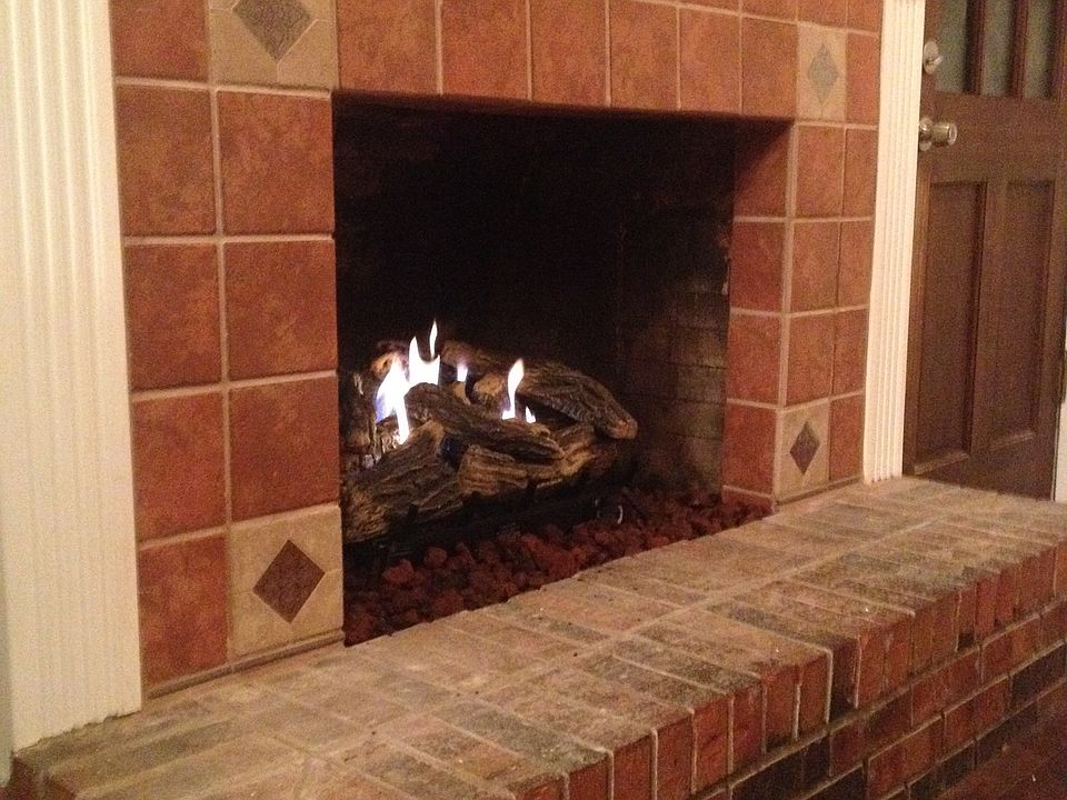 Gas fireplace!