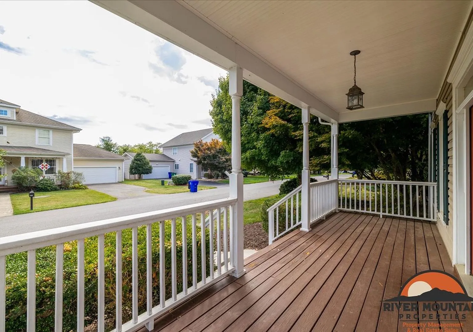 Spacious Blacksburg Home with Sunroom & Two-Car Garage — Photo 3