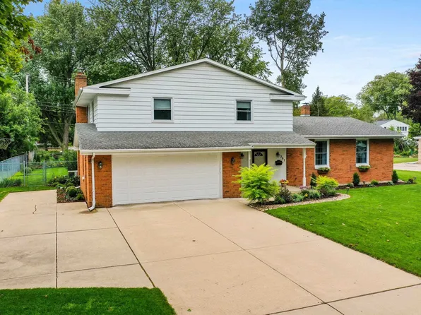 361 W Briar Ln, Green Bay, WI 54301