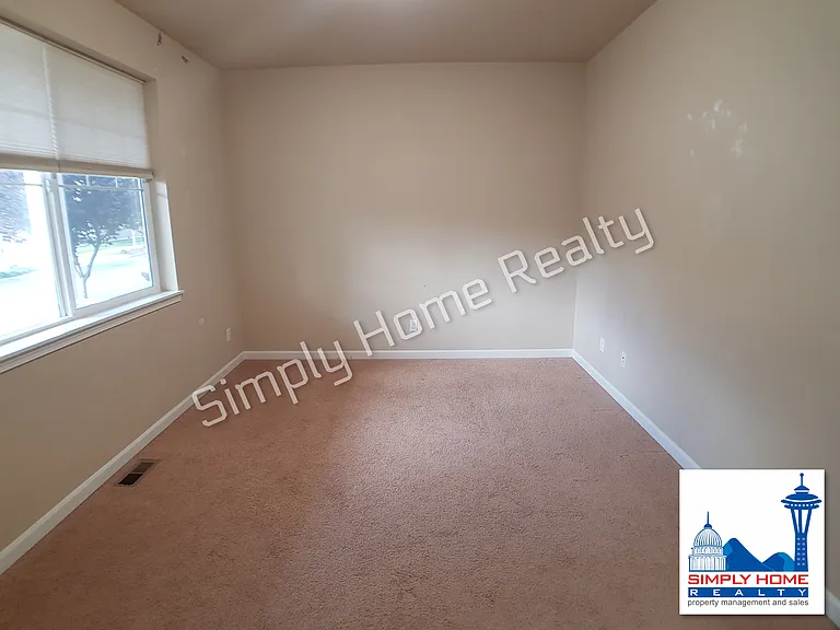 4518 Edgewater Blvd NE — Photo 5