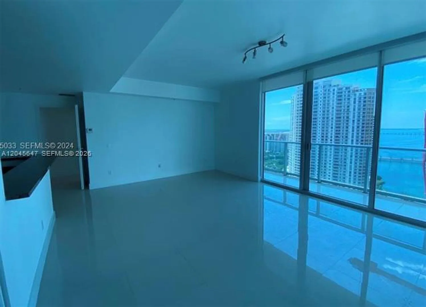 300 S Biscayne Blvd cu-T-2302, Miami, FL 33131 — Photo 2