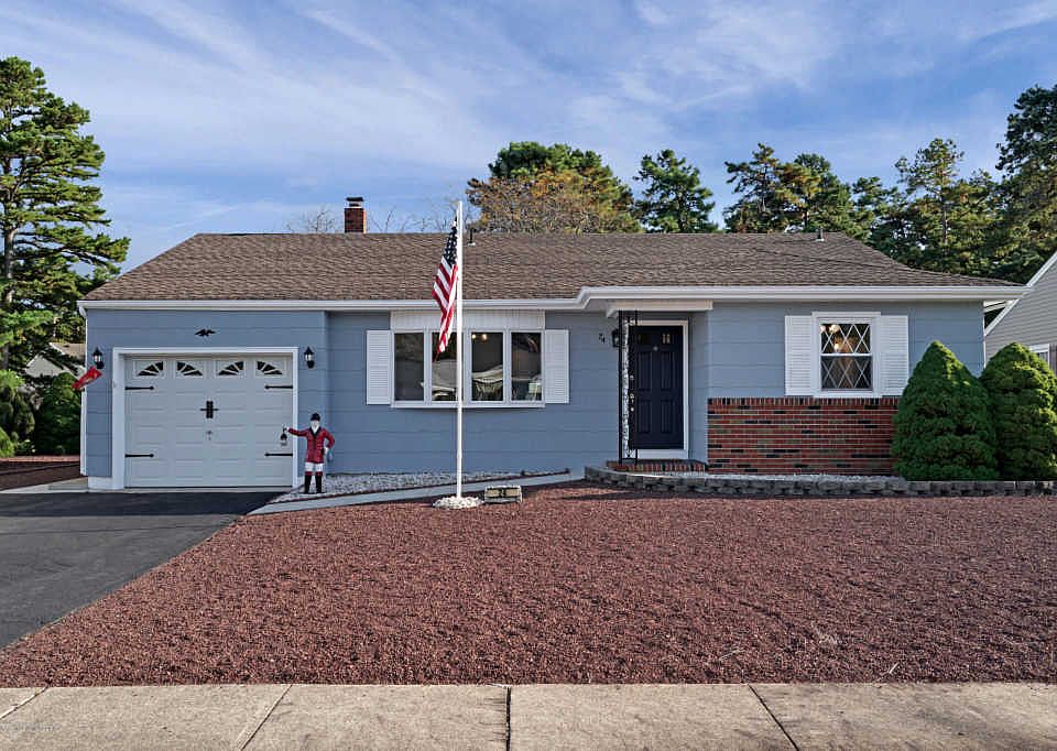 1st image of 24 Whitaker Dr