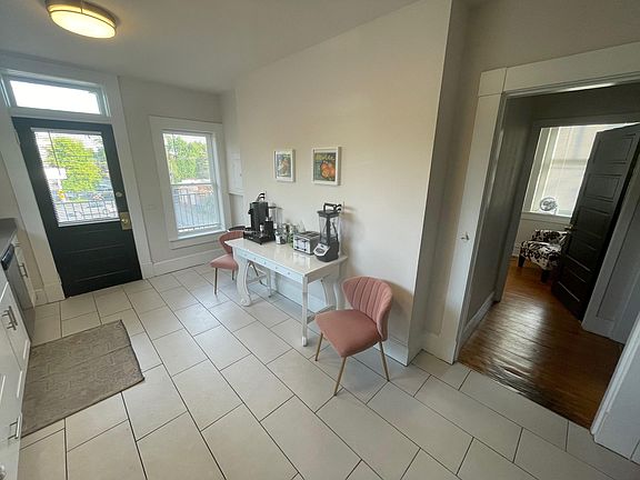 4th image of 411 N Allen Ave #1
