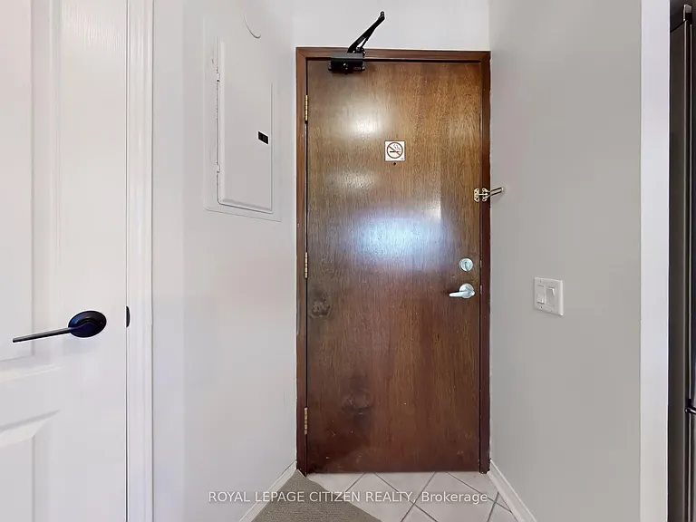 555 Yonge St #302 — Photo 16