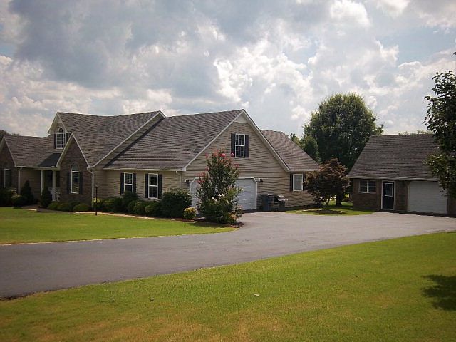 1st image of 40 Tamatha Dr