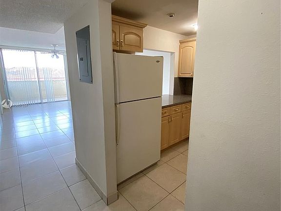 5th image of 10090 NW 80th Ct APT 1307