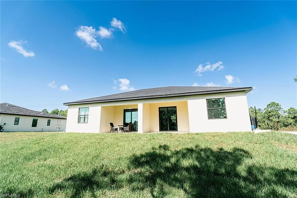3 bed, 2.0 bath, 1222 sqft, $1,900 — Photo 3