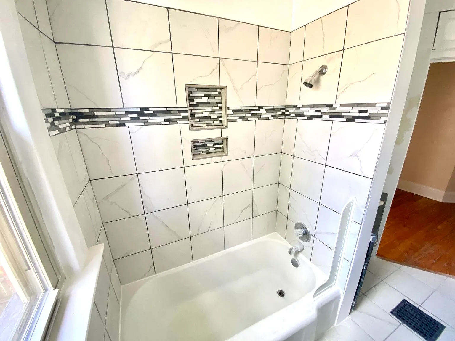 4 bed, $1,900 — Photo 4