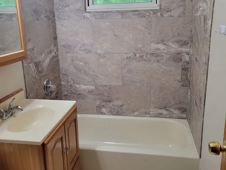 Upstairs full bathroom w/shower over tub