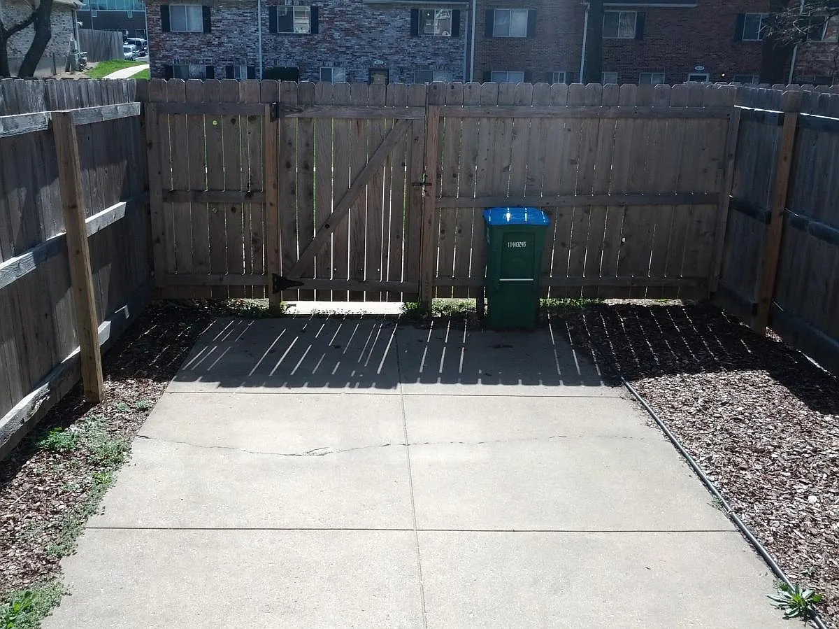 2 bed, 1.5 bath, 1100 sqft, $1,500 — Photo 3