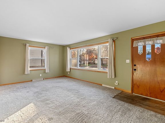 4th image of 2617 Windsor Ave