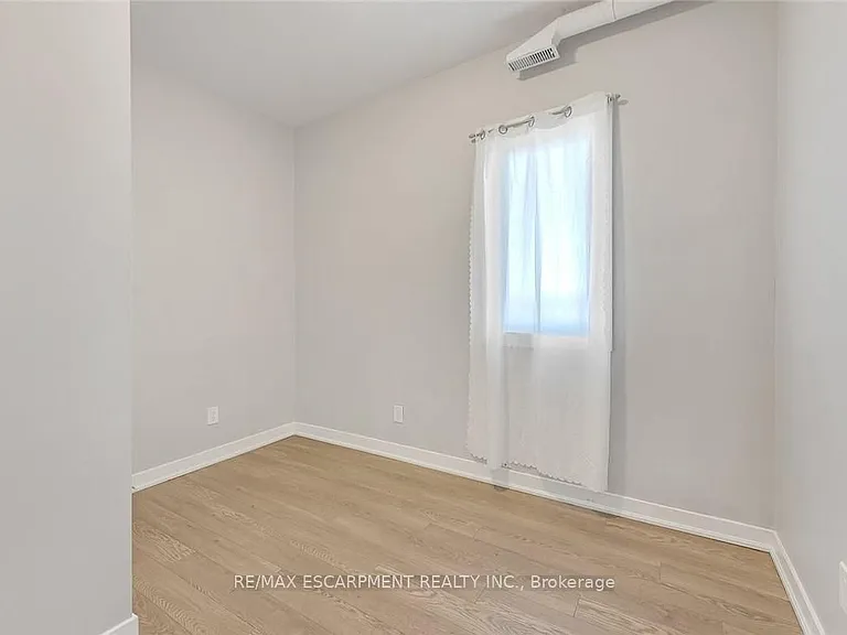 657 Barton St E #302 — Photo 19