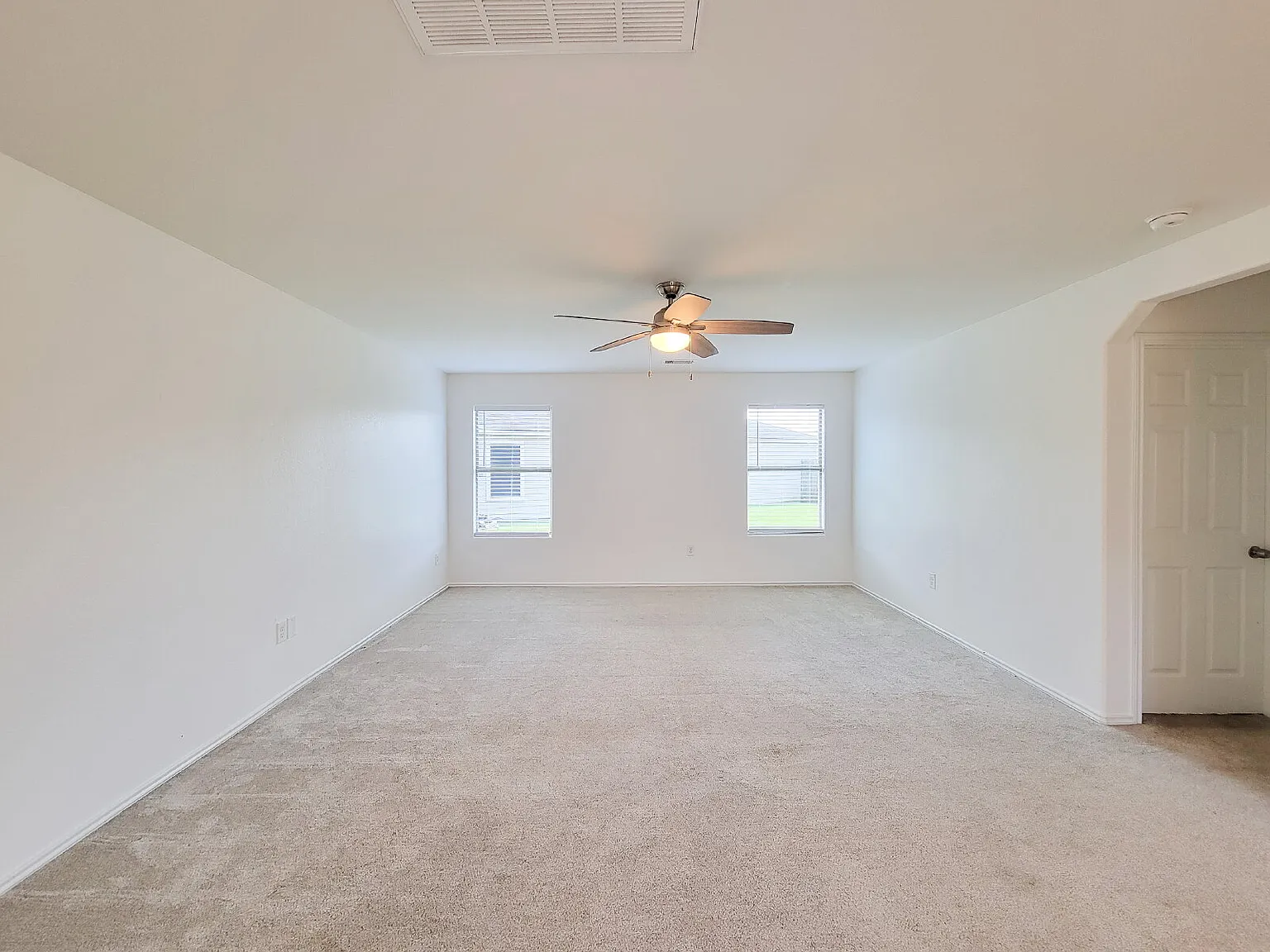 4 bed, 3.0 bath, 2178 sqft, $2,100 — Photo 2