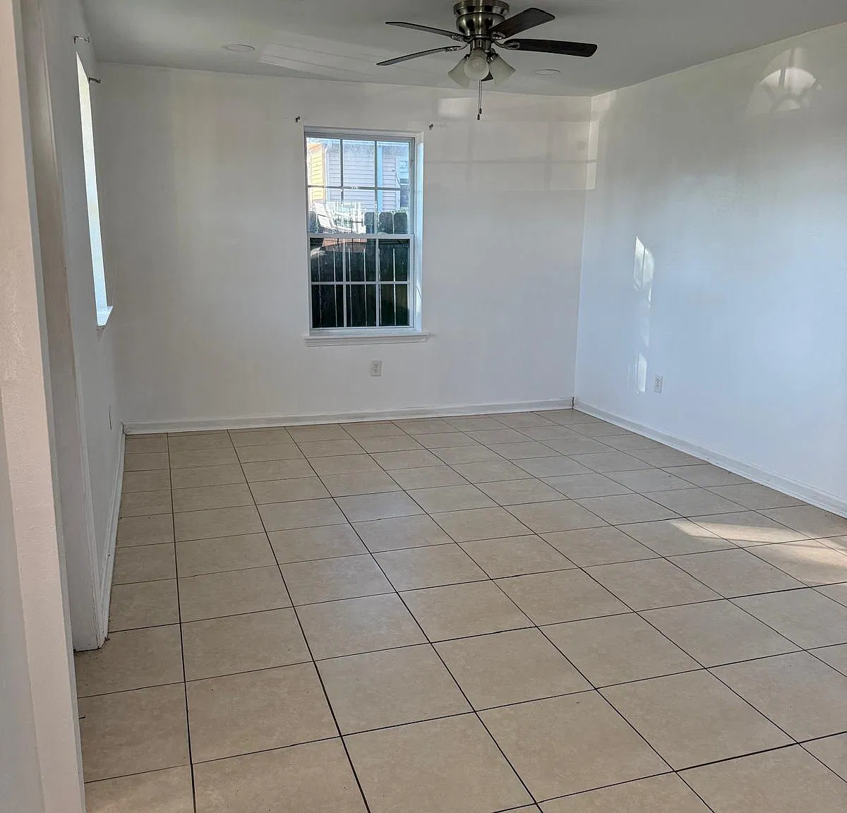 3 bed, 1220 sqft, $1,600 — Photo 2