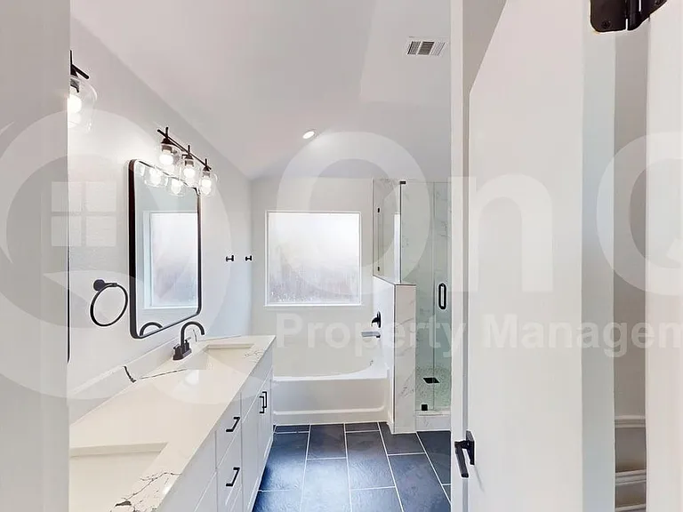 1028 Aviary — Photo 21