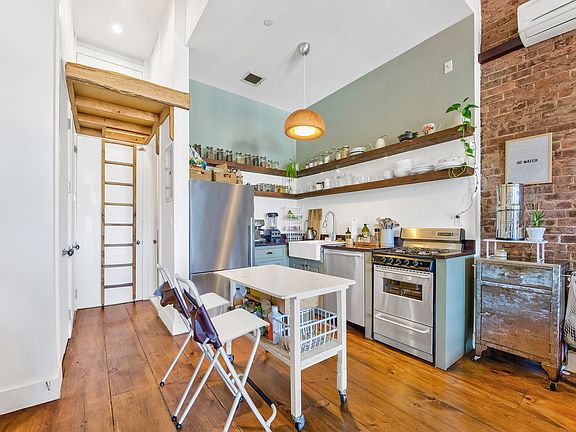 2nd image of 940 Fulton St Penthouse B