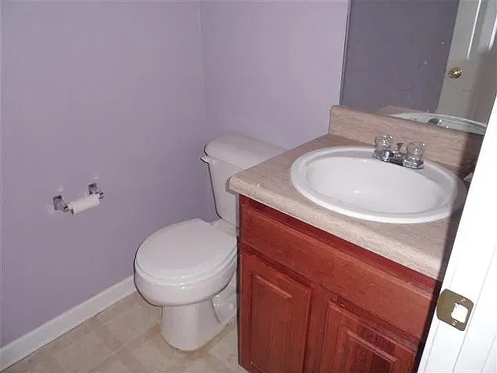 2 bed, 2.5 bath, 1327 sqft, $1,600 — Photo 4