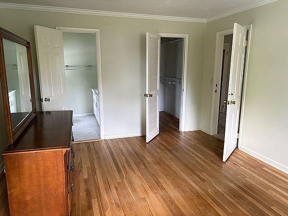 4th image of 306 Hawkins Ave