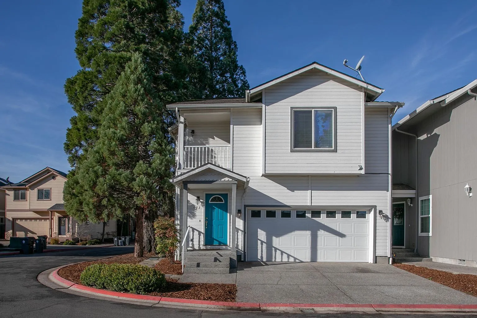 3 bed, 2.5 bath, 1828 sqft, $2,195 — Photo 1