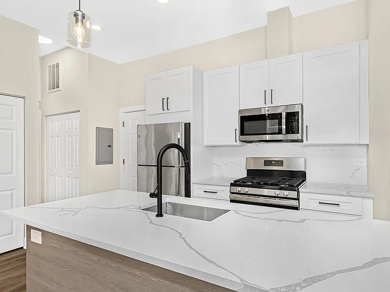 1218 W Lexington St — Photo 19