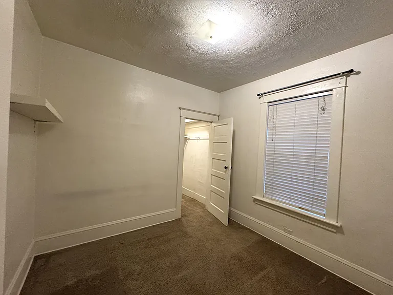 6646 SW Capitol Hwy #1 — Photo 15