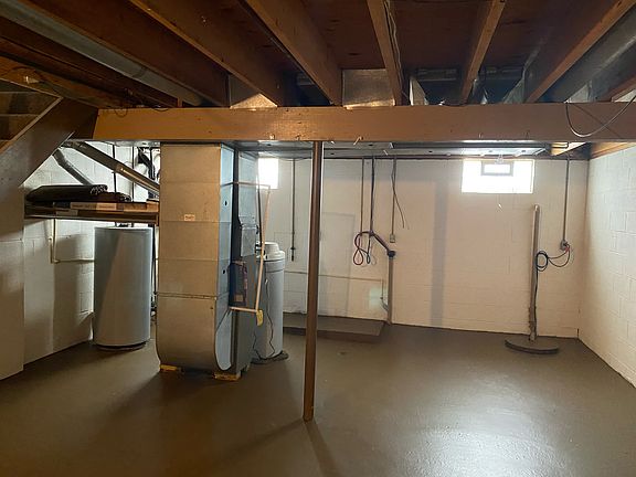 4th image of 1094 Baier Ave #1