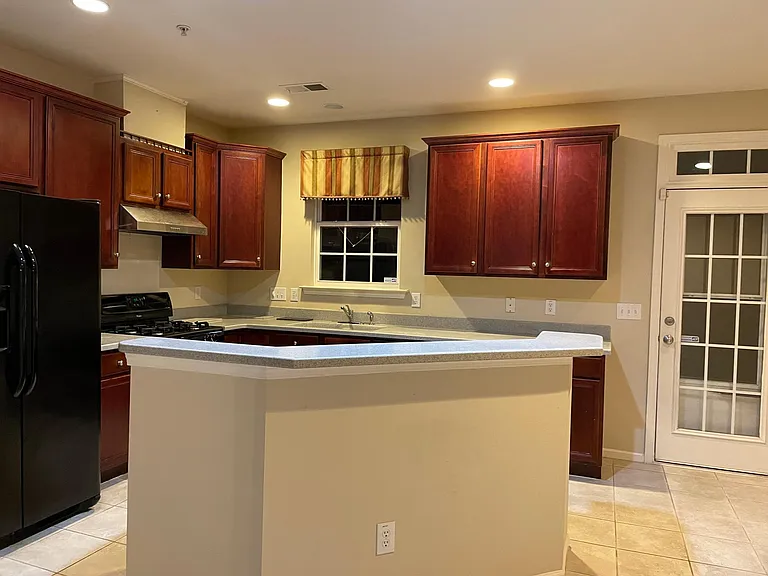 127 Vintage Dr — Photo 4