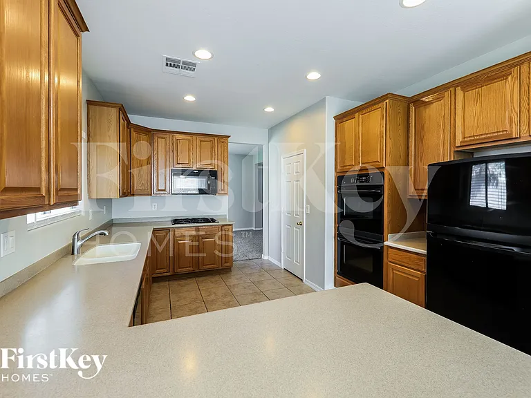 15608 N 172nd Ln — Photo 7