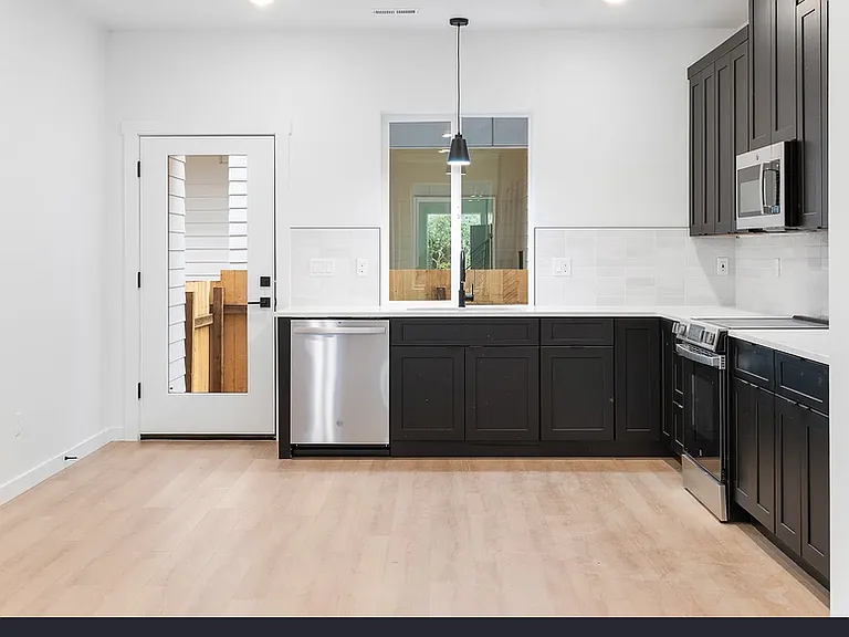 7193 SE Crystal Springs Blvd — Photo 4