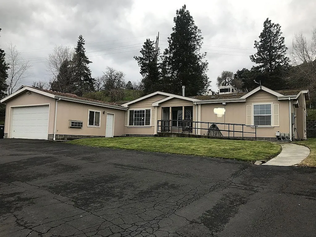 2500 W 10th St photo 1