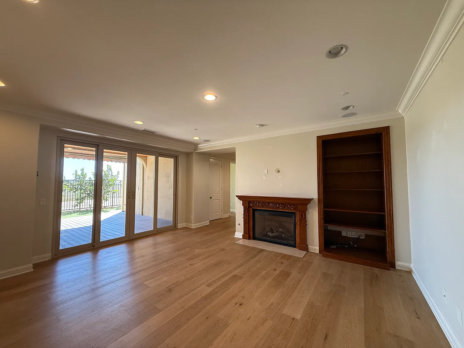 5 bed, 5.5 bath, 4100 sqft, $7,700 — Photo 4