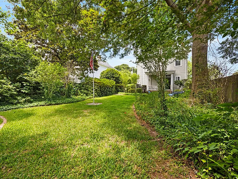 3114 Luxembourg Ave — Photo 36