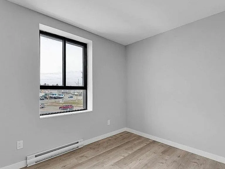17 Eldon Hall Pl #301 — Photo 4