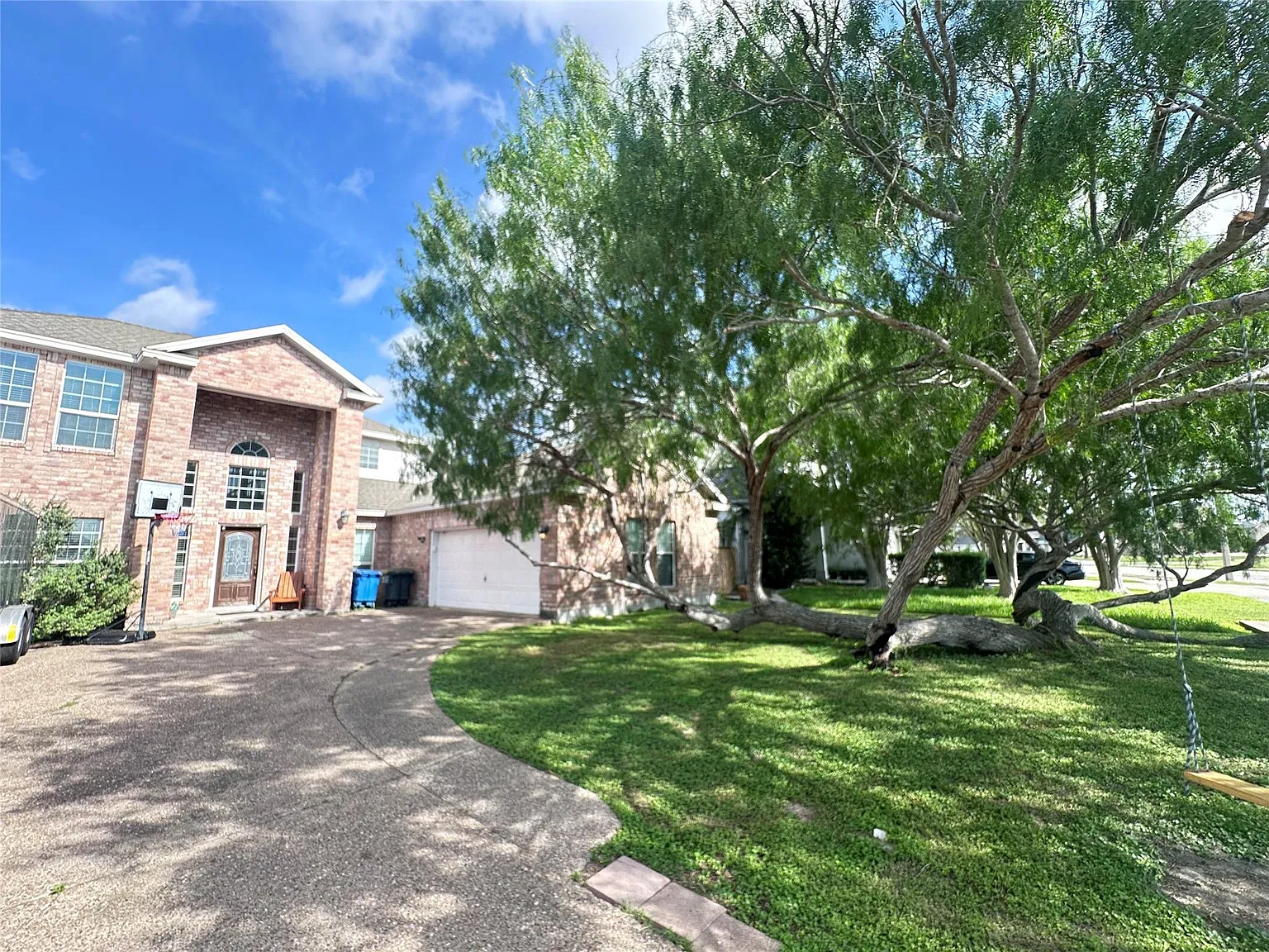 4 bed, 3.0 bath, 2683 sqft, $2,800 — Photo 1