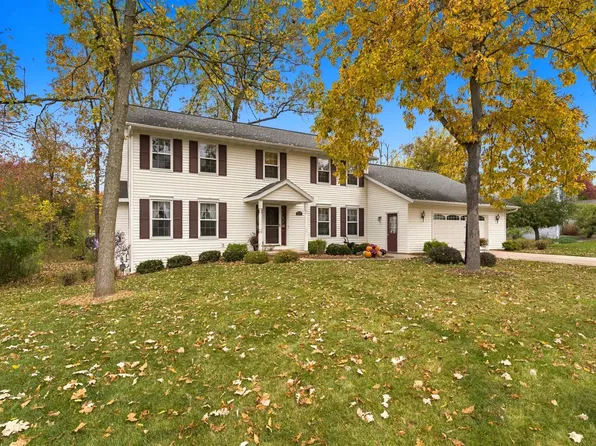 1730 Surrey Trl, Green Bay, WI 54313