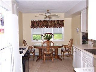 1st image of 8 Montrose Ln