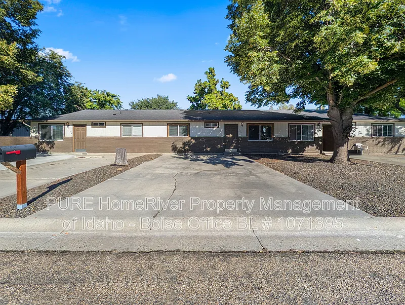 2 bed, 1.0 bath, 800 sqft, $1,300 — Photo 1