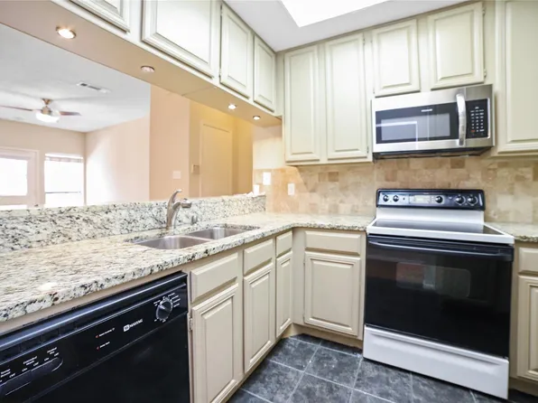 806 W 24th St APT 220, Austin, TX 78705