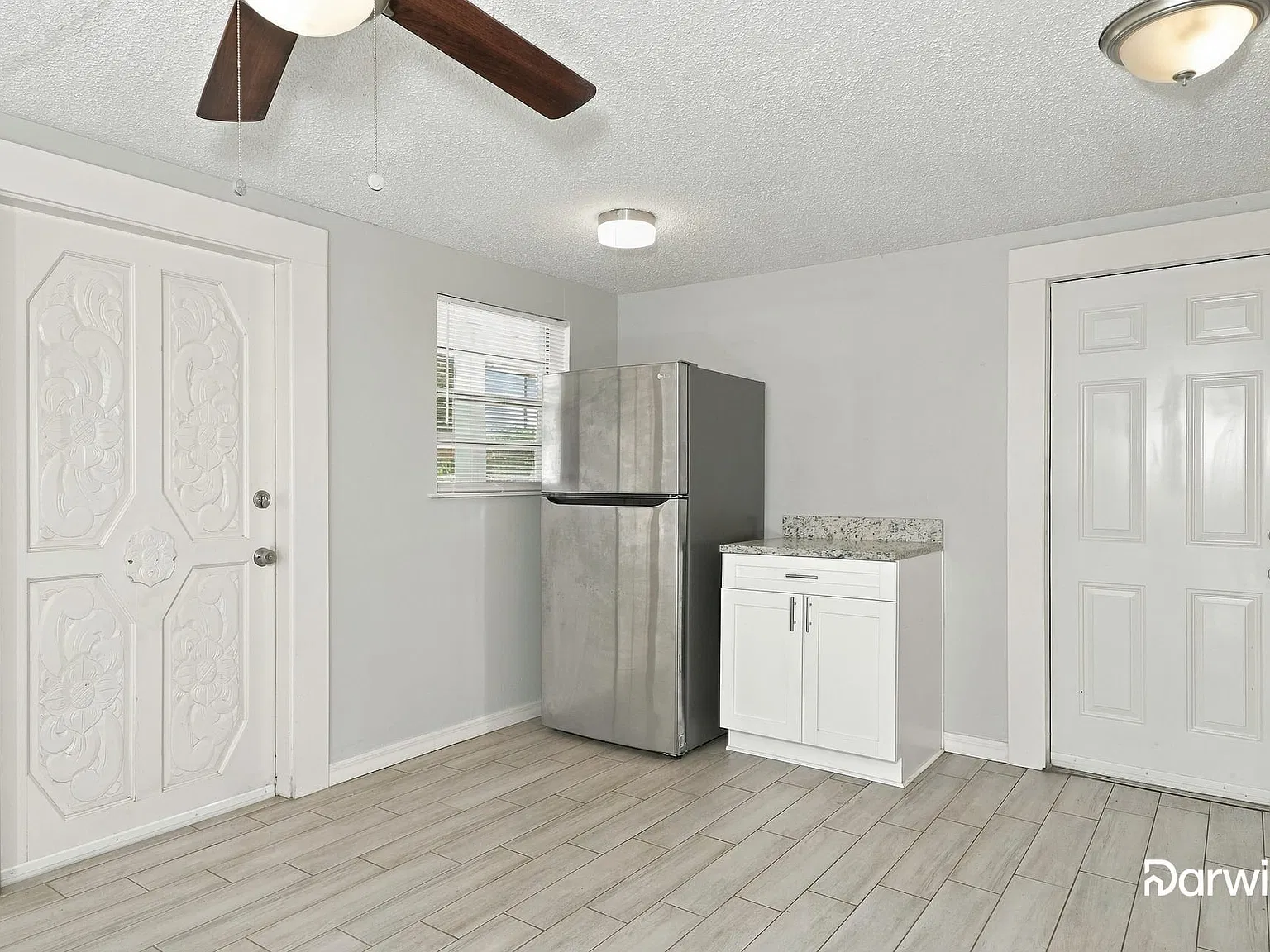 3 bed, 1.0 bath, 1000 sqft, $1,630 — Photo 3