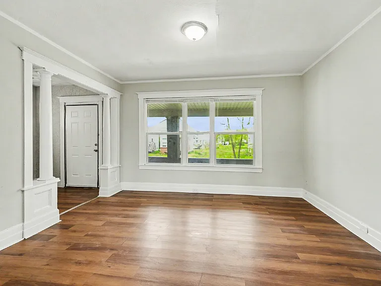 242 Ferris St — Photo 6