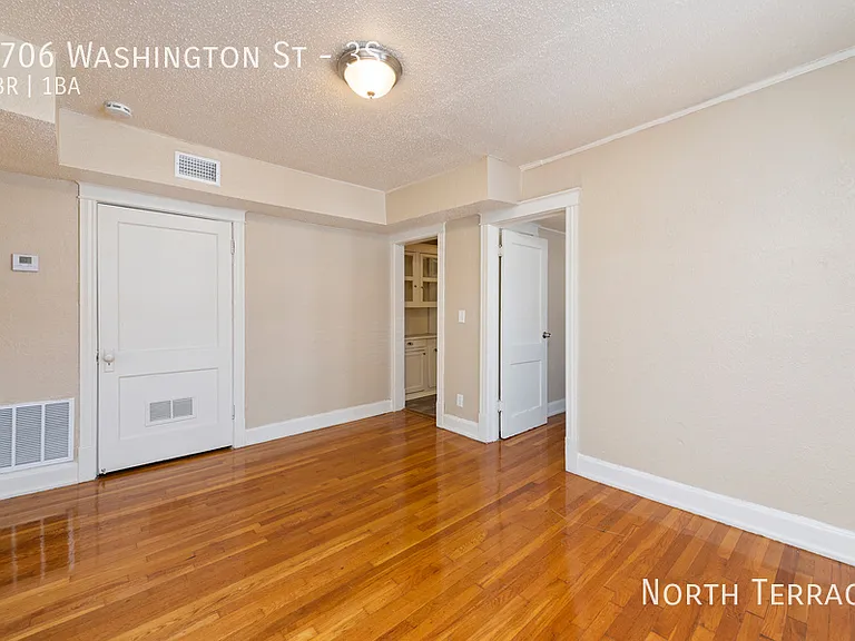 3706 Washington St #3S — Photo 8