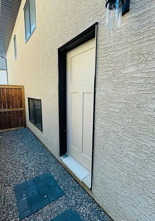 224 Hamm Cres #B