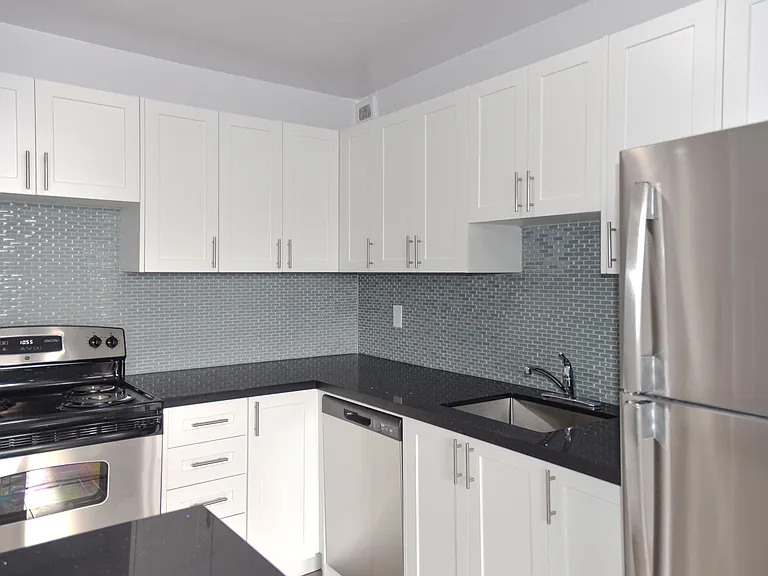 2185 Lawrence Ave E — Photo 10