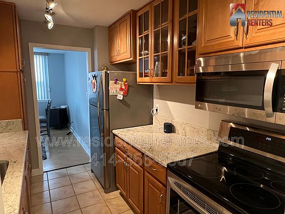 2nd image of 1707 N Prospect Ave Unit 5E