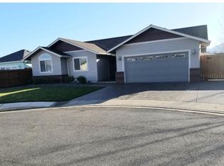 2729 SW Swopes Dr, Grants Pass, OR 97527