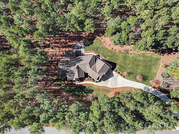 5th image of 170 Silver Falls Dr