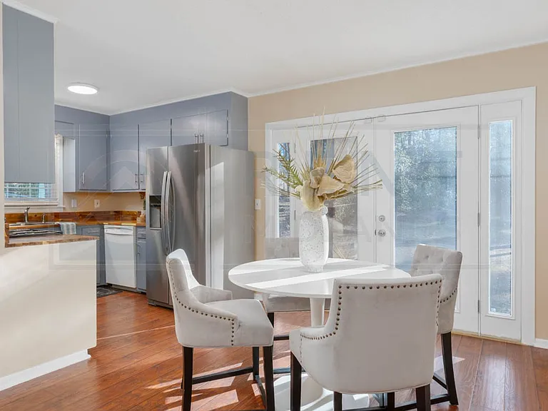 2532 Parkwood Dr — Photo 10