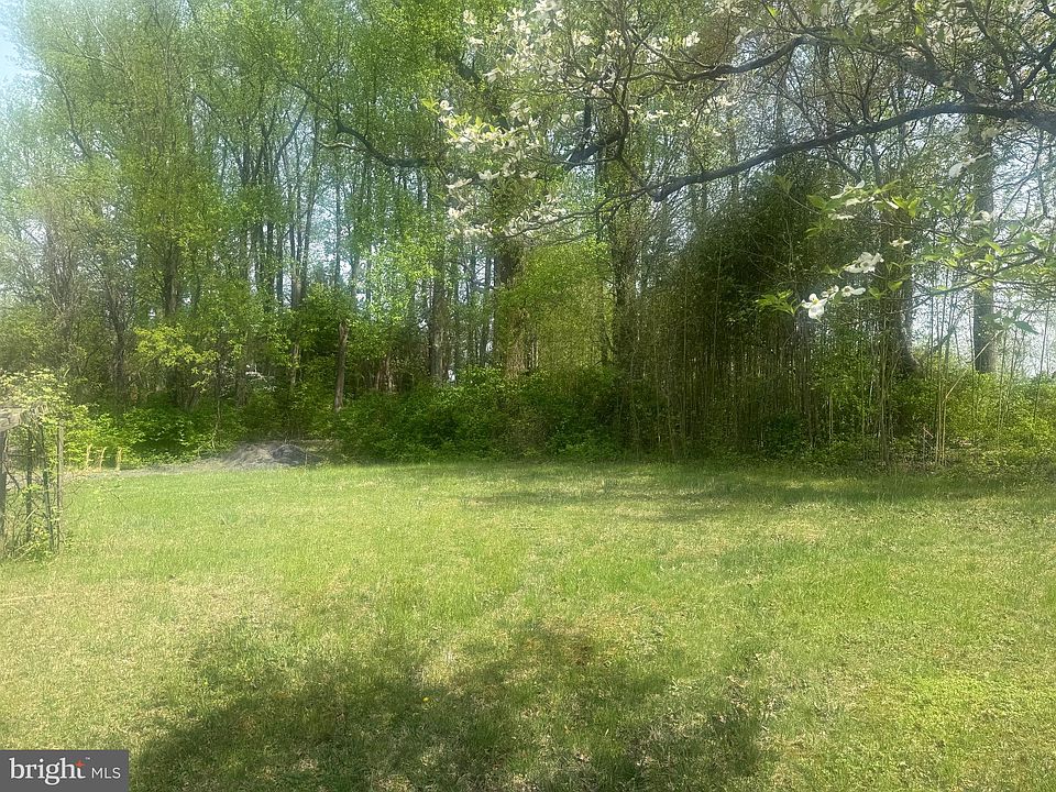 2nd image of 10906 Bell Rd