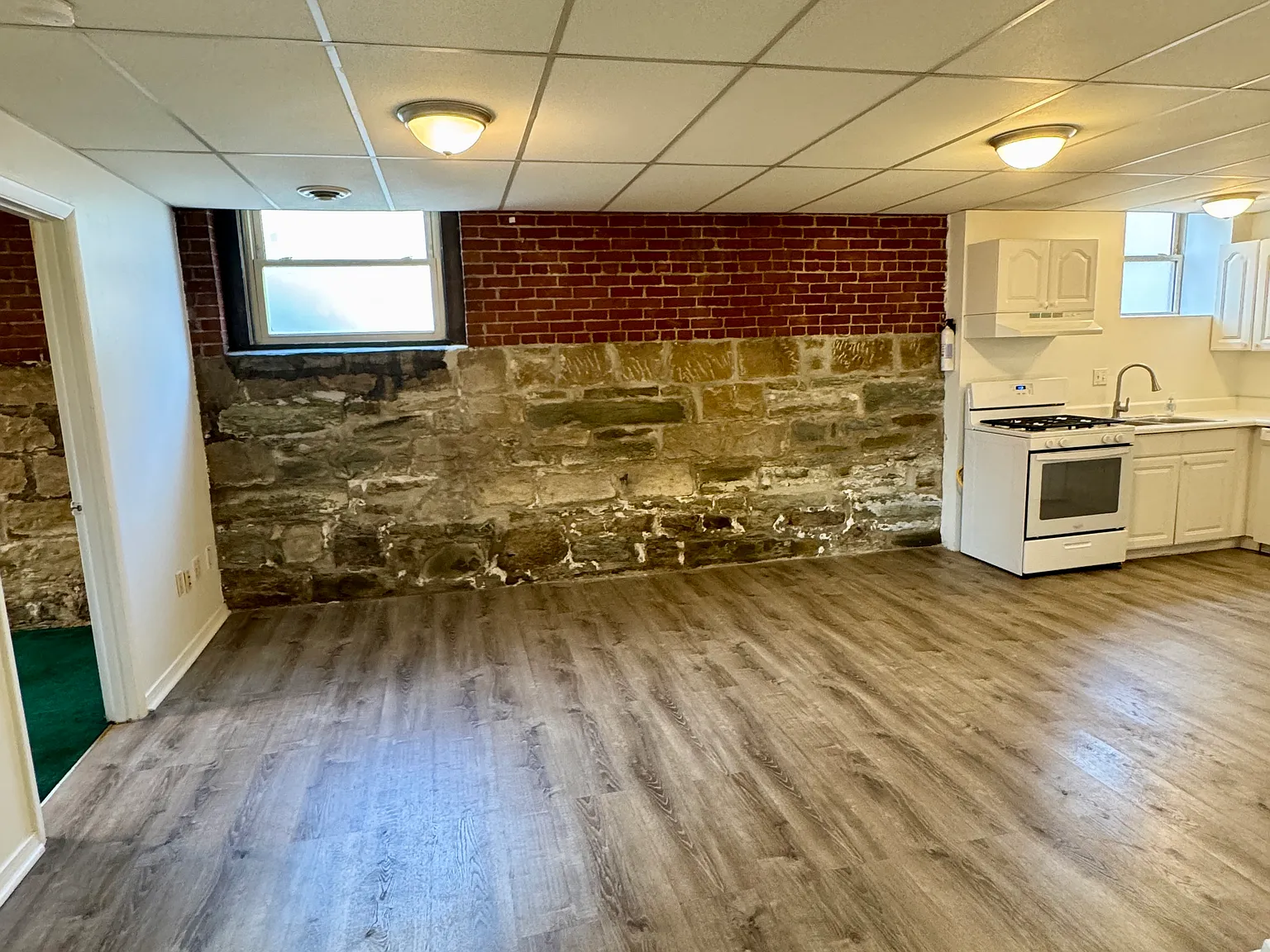 3 bed, 1025 sqft, $1,895 — Photo 3