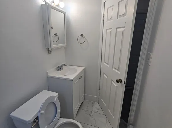 9 Vroom Street image 5 of 17